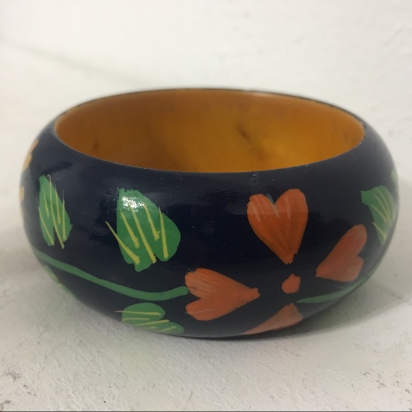 Vintage Beautiful Floral Wooded Bangle - Picture 7 of 8